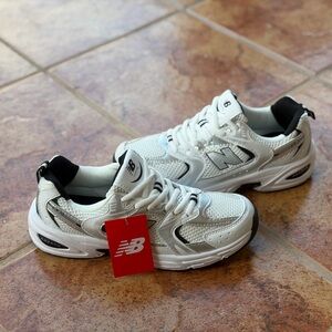 New Balance White and Black Athletic Shoes Size 9.5 Men And Woman 11